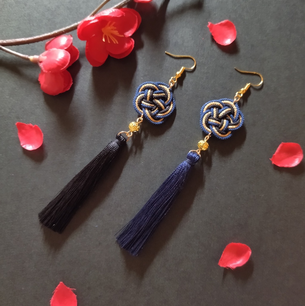 【和風】梅結びとタッセルのピアス(イヤリング)(色オーダー可)【チャイナ】【中華風】【和装】【着物】【和ゴス】【浴衣】【推し色】【推し活】