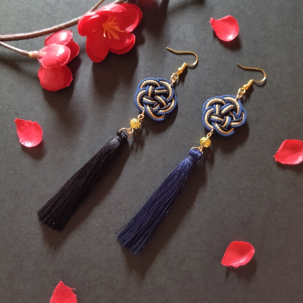 【和風】梅結びとタッセルのピアス(イヤリング)(色オーダー可)【チャイナ】【中華風】【和装】【着物】【和ゴス】【浴衣】【推し色】【推し活】