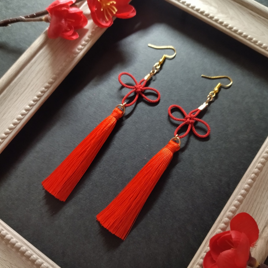 几帳結びとタッセルのピアス(イヤリング)(赤)【チャイナ】【中華風】【和装】【着物】【和ゴス】【浴衣】【和風】