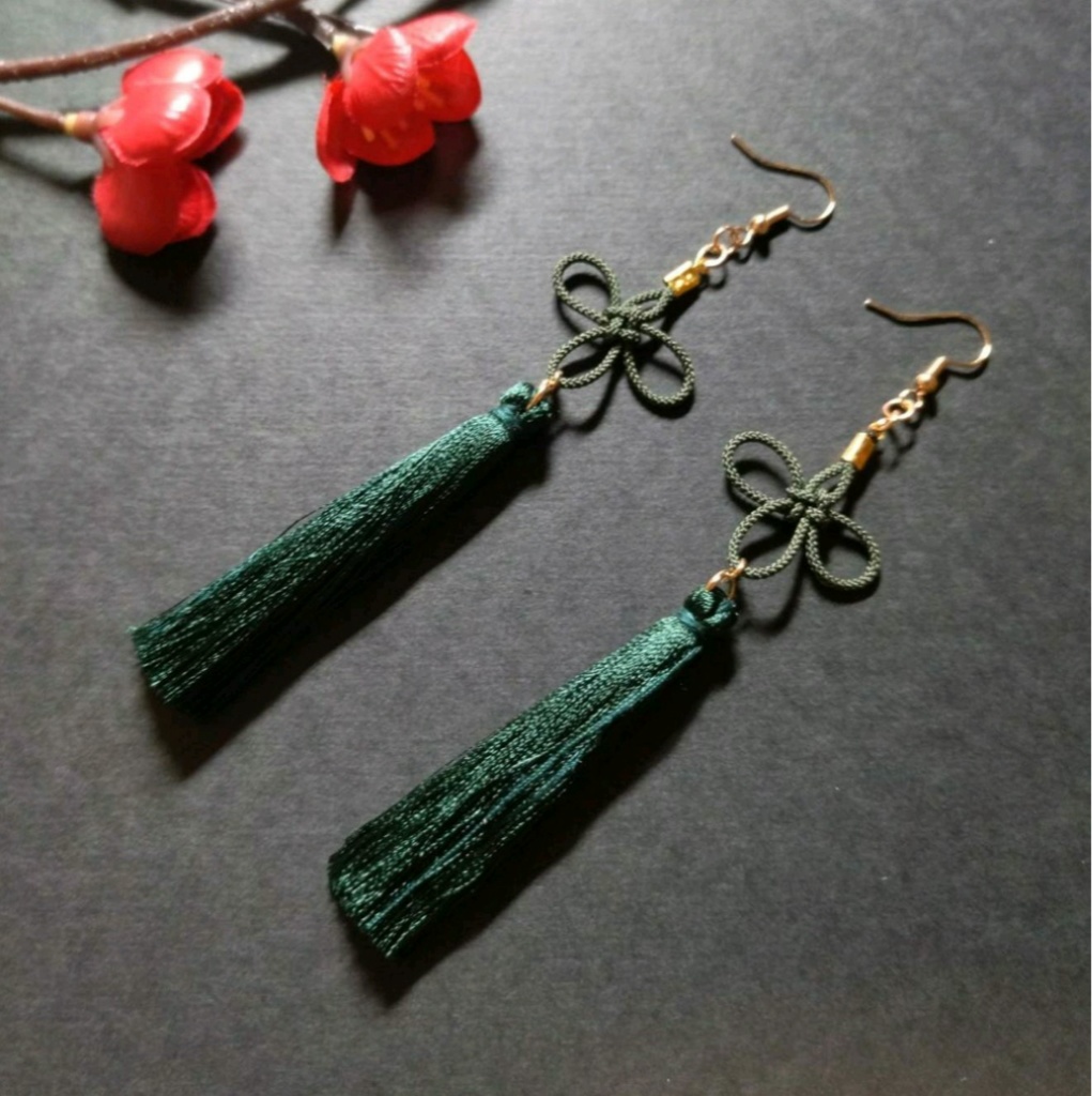 【和風】几帳結びとタッセルのピアス(深緑)【チャイナ】