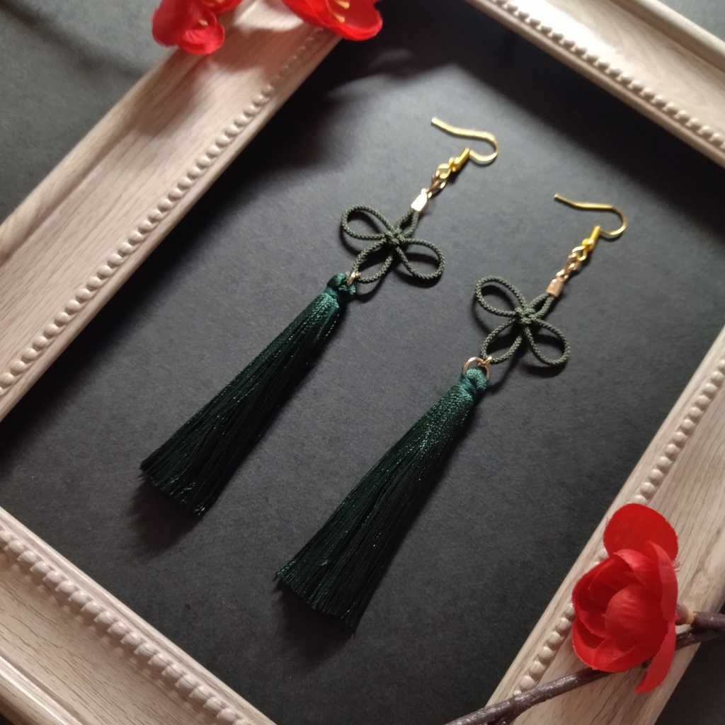 【和風】几帳結びとタッセルのピアス(深緑)【チャイナ】【中華風】【着物】