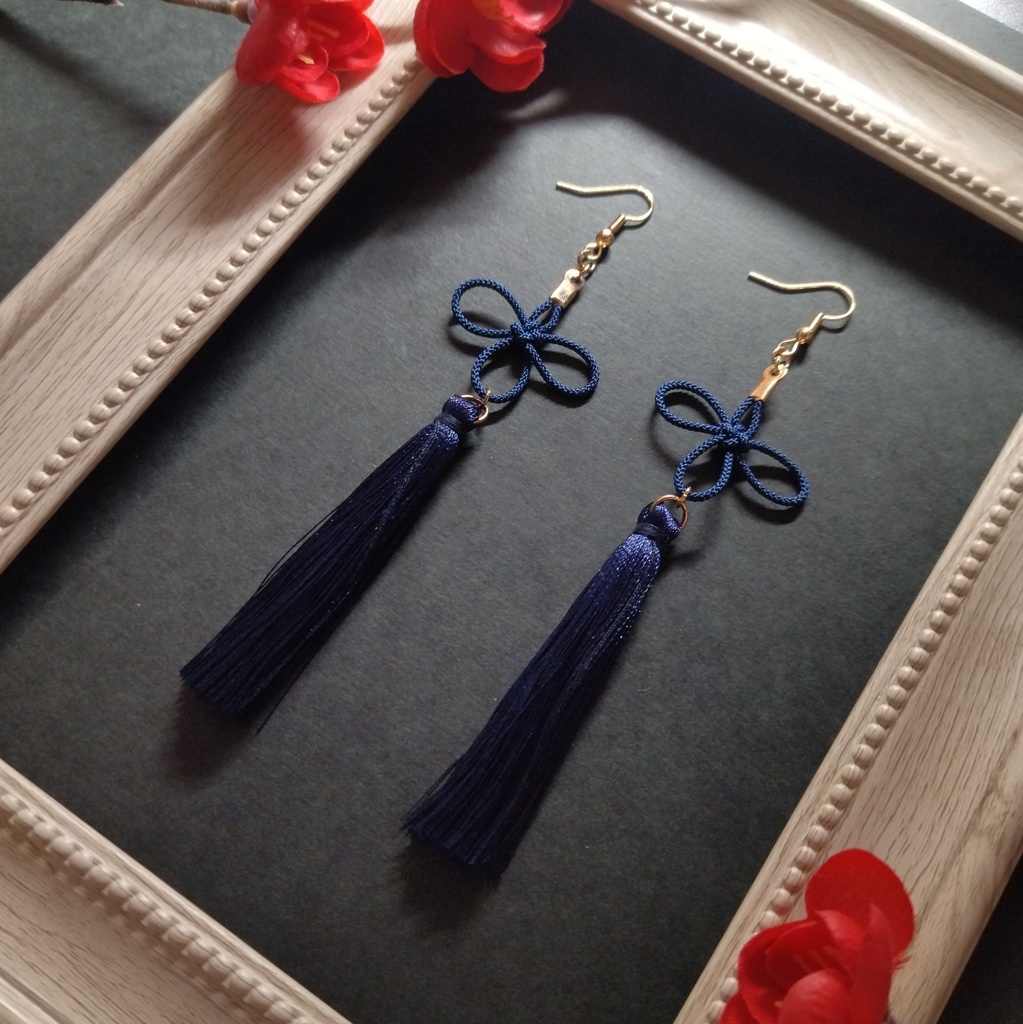 几帳結びとタッセルのピアス(紺)【チャイナ】【和風】【中華風】【着物】