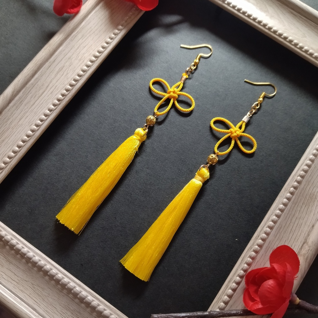 【和風】【ゴールドビーズ】几帳結びとタッセルのピアス(イヤリング)(黄色)【チャイナ】【浴衣】【中華風】【着物】