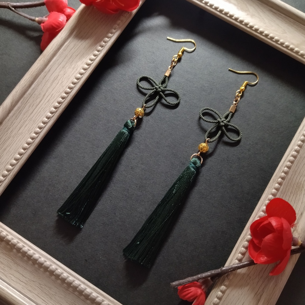 【ゴールドビーズ】几帳結びとタッセルのピアス(イヤリング)(深緑)【チャイナ】【中華風】【着物】【和風】【和ゴスロリ】