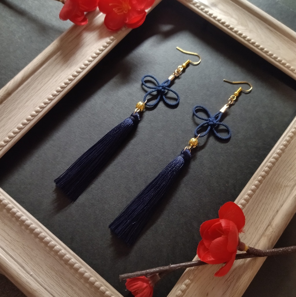 【ゴールドビーズ】几帳結びとタッセルのピアス(イヤリング)(紺)【和風】【中華風】【チャイナ】【着物】【和ゴス】