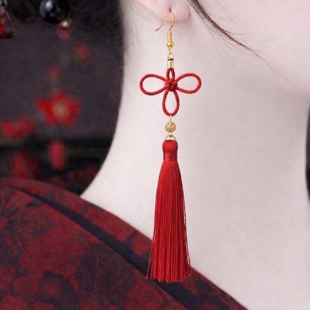 【ゴールドビーズ】几帳結びとタッセルのピアス(イヤリング)(白)【和風】【チャイナ】【着物】【中華風】【浴衣】