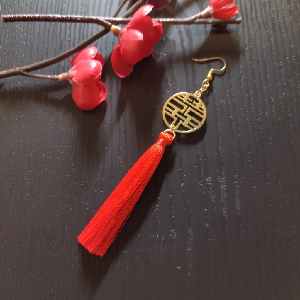 【片耳】双喜紋とタッセルのピアス(ゴールド)(イヤリング)【チャイナ】【中華風】【ダブルハピネス】