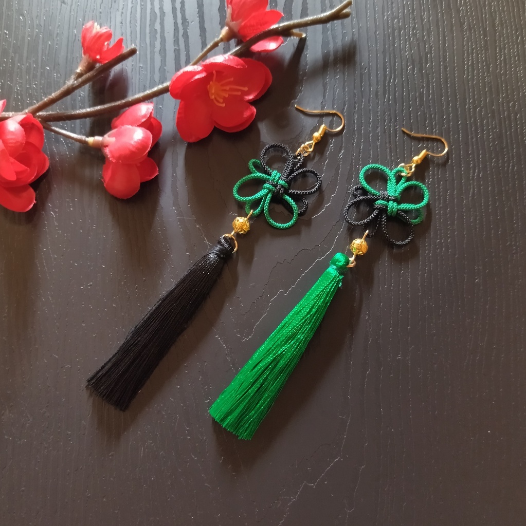 【和風】【バイカラー】吉祥結びとタッセルのピアス(色オーダー可)【チャイナ】【中華風】【サブカル】【着物】【和装】【推し色】【推し活】