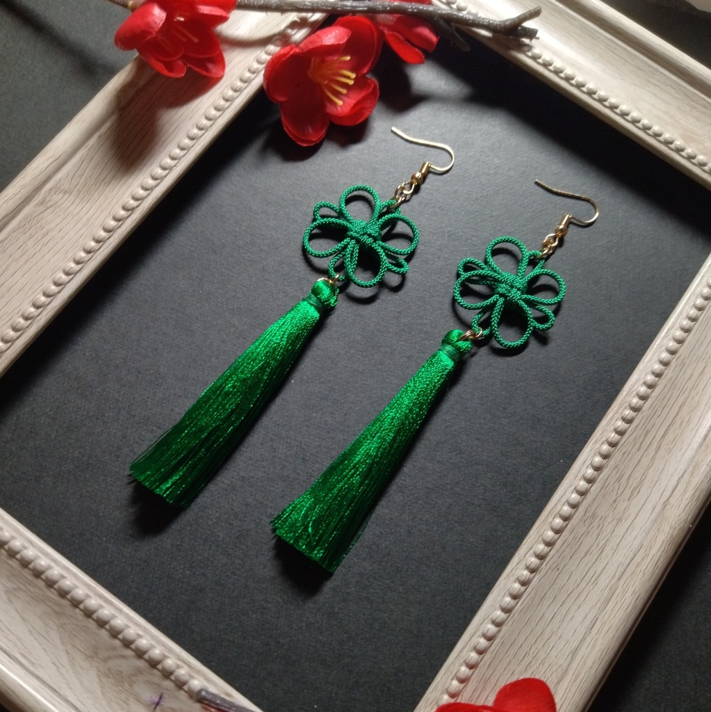 【和風】吉祥結びとタッセルのピアス(イヤリング)(緑)【チャイナ】【中華風】【着物】【和装】