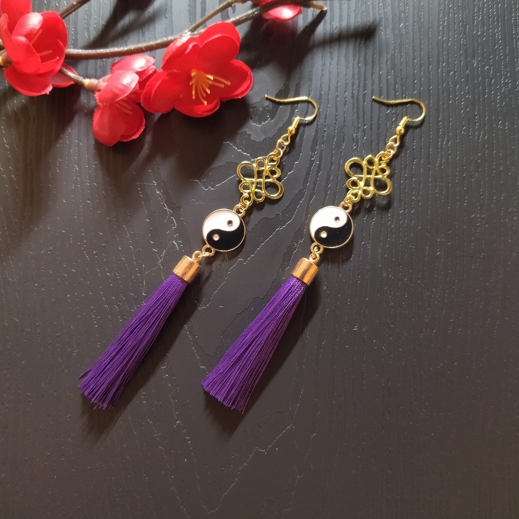 【和風】陰陽玉とタッセルのピアス(イヤリング)(紫)【チャイナ】【中華風】【インヤン】