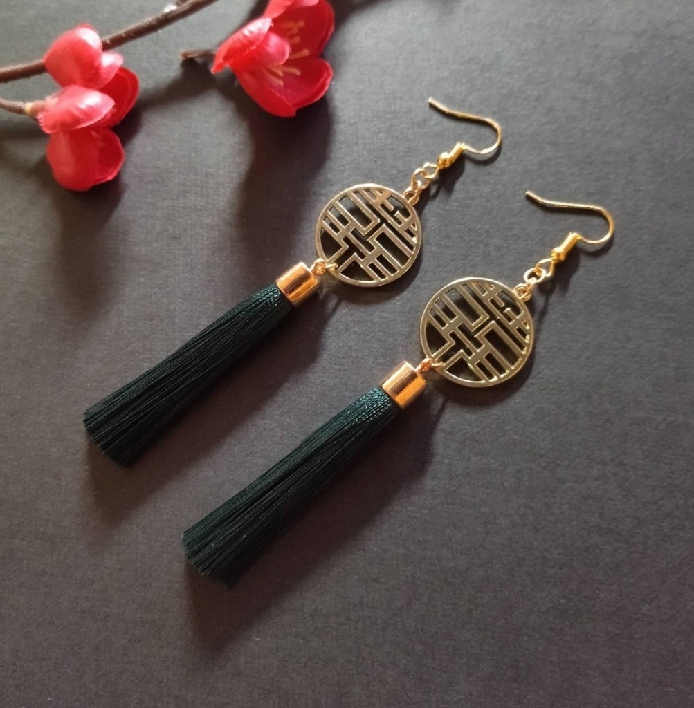 【チャイナ】双喜紋とタッセルのピアス（深緑）【ダブルハピネス】【中華風】