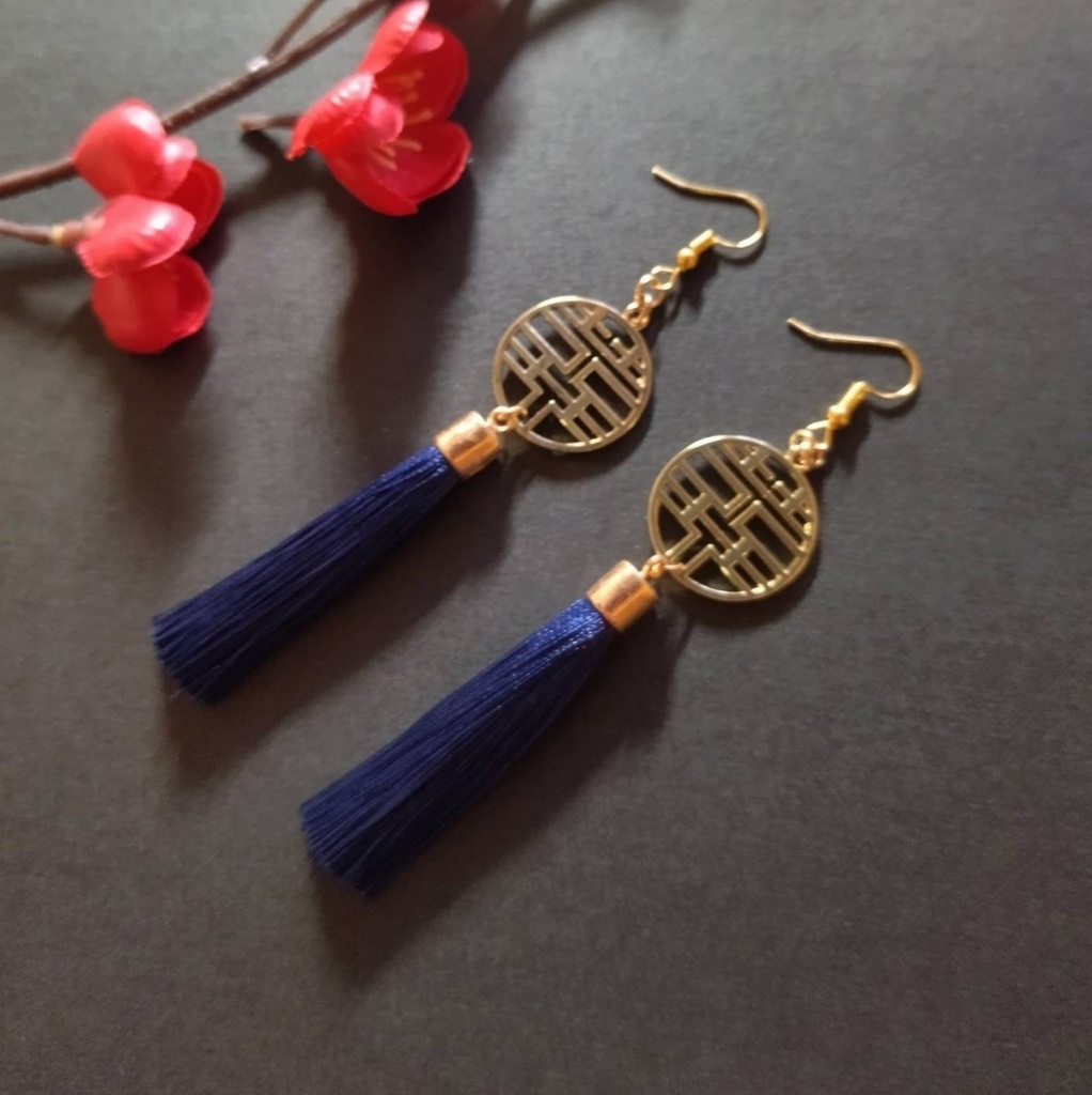 【チャイナ】双喜紋とタッセルのピアス（紺）【中華風】【ダブルハピネス】