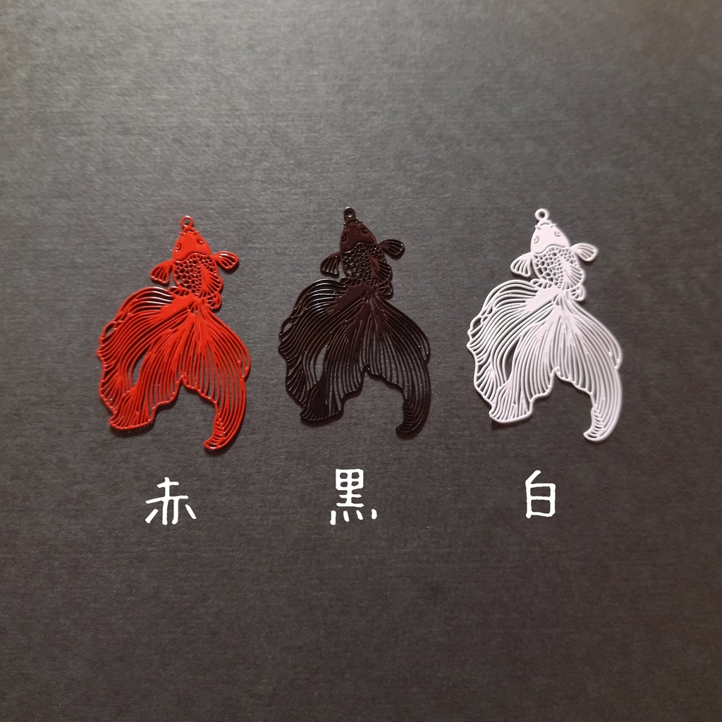 【和風】金魚と和風ガラスビーズのピアス(イヤリング)(色オーダー可)【着物】【浴衣】