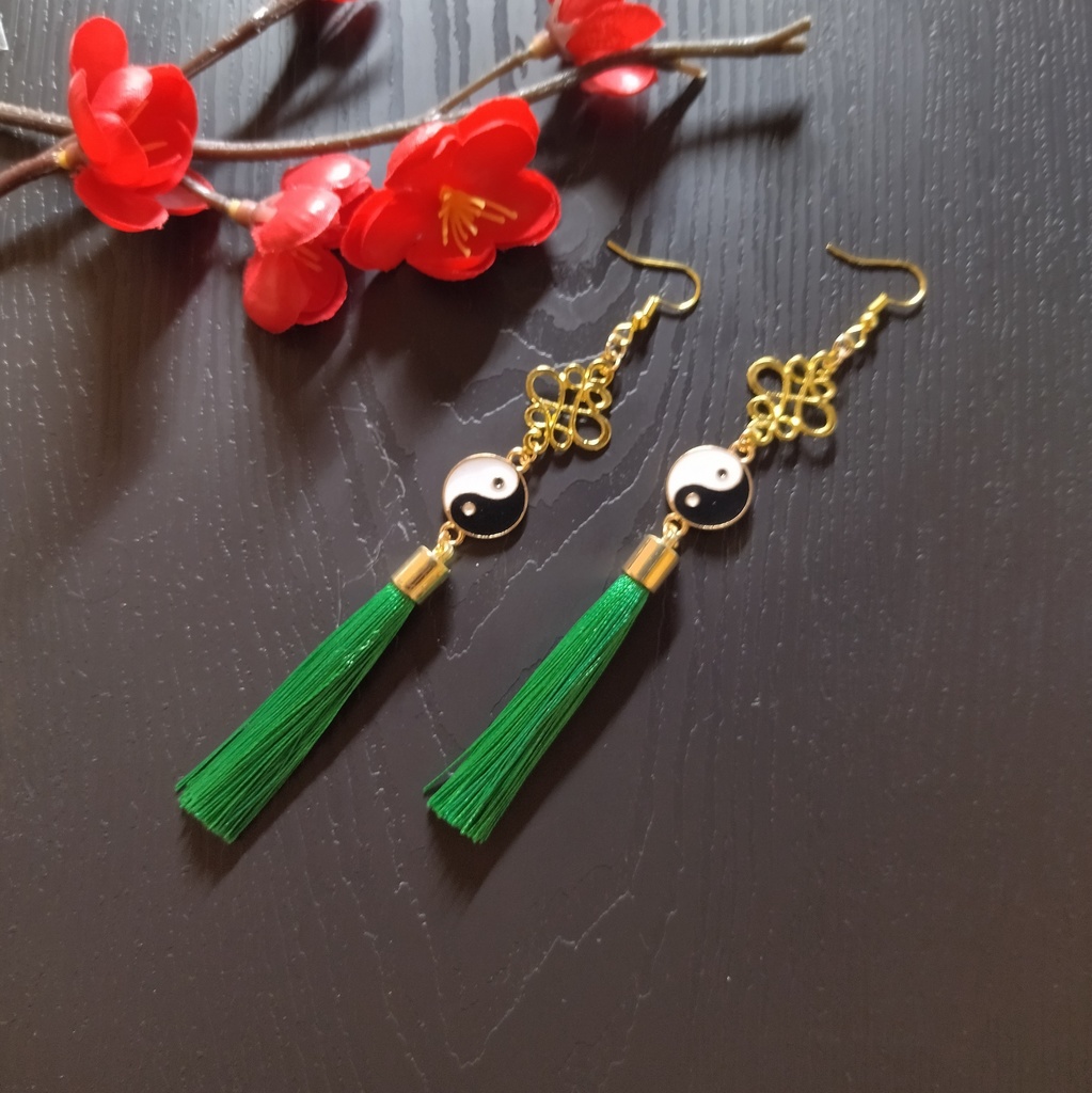 【チャイナ】陰陽とタッセルのピアス(イヤリング)(緑)【中華風】【華ロリ】