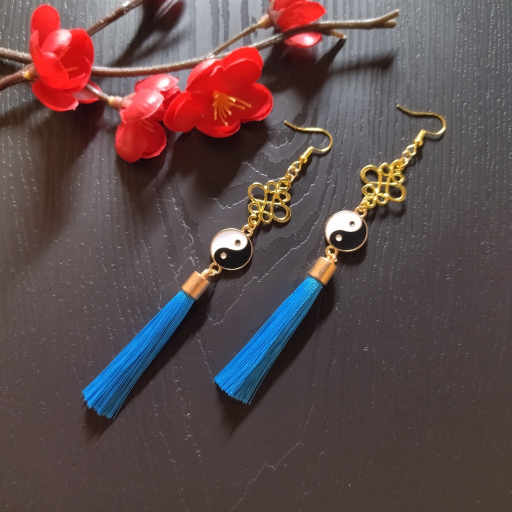 【チャイナ】陰陽とタッセルのピアス（イヤリング）（水色）【中華風】【華ロリ】【推し色】