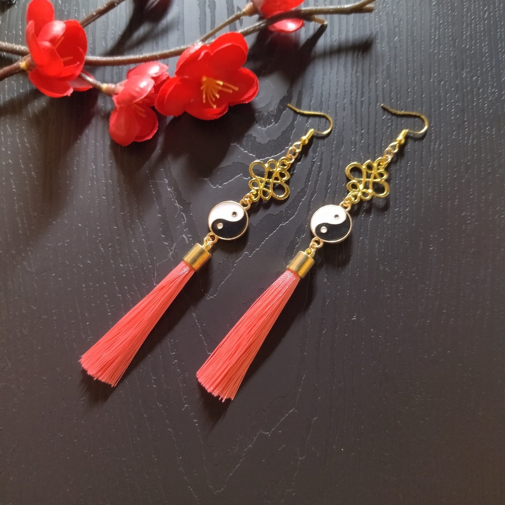【和風】陰陽とタッセルのピアス（イヤリング）（ピンク）【チャイナ】【中華風】