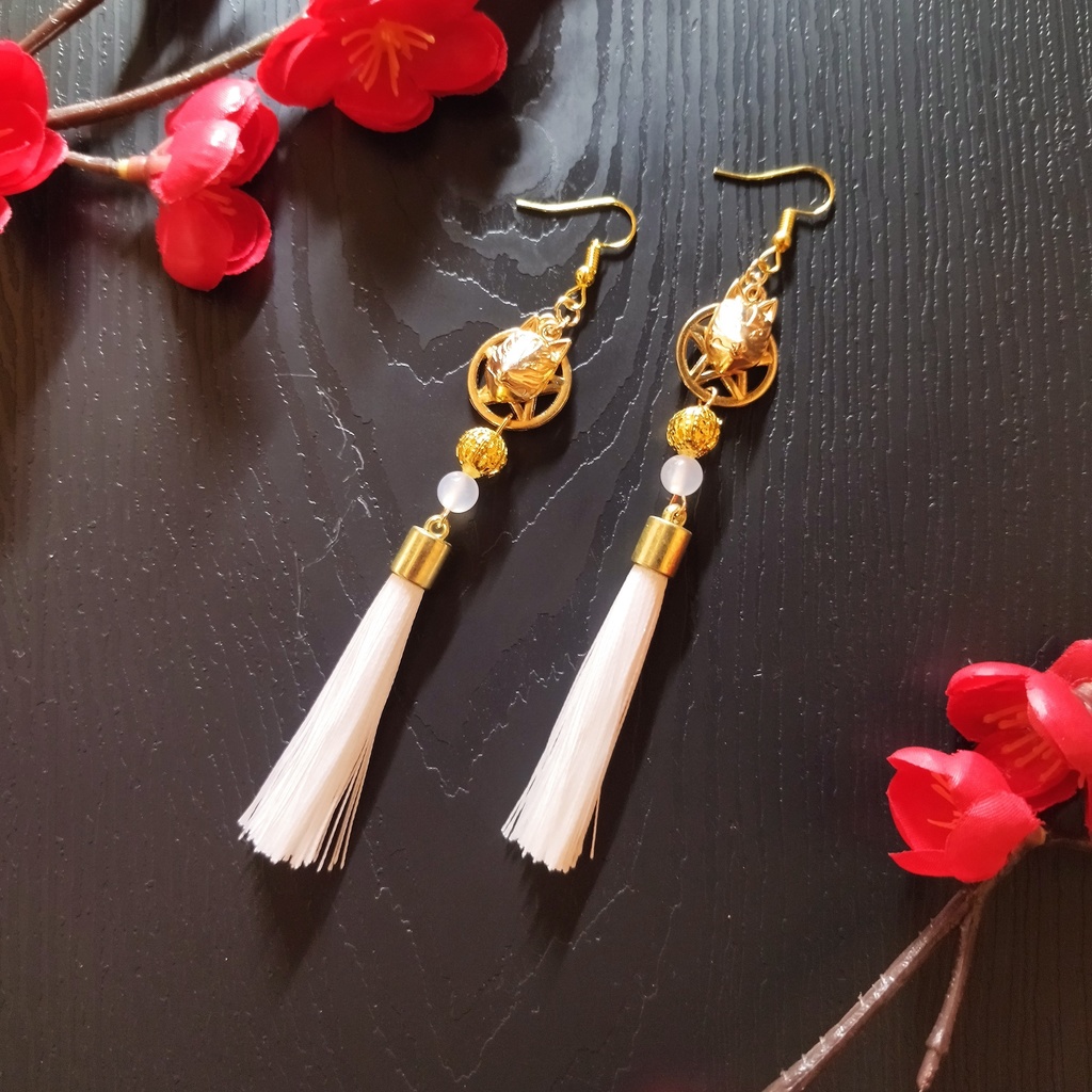 【和風】狐面とタッセルのピアス(イヤリング)(白)【チャイナ】【中華風】【和装】