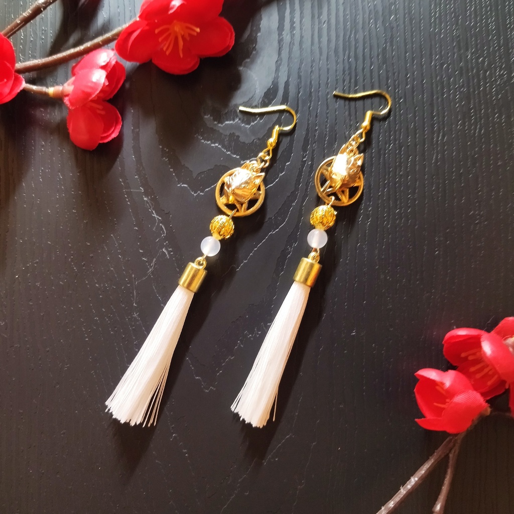 【和風】狐面とタッセルのピアス(イヤリング)(白)【チャイナ】【中華風】【和装】