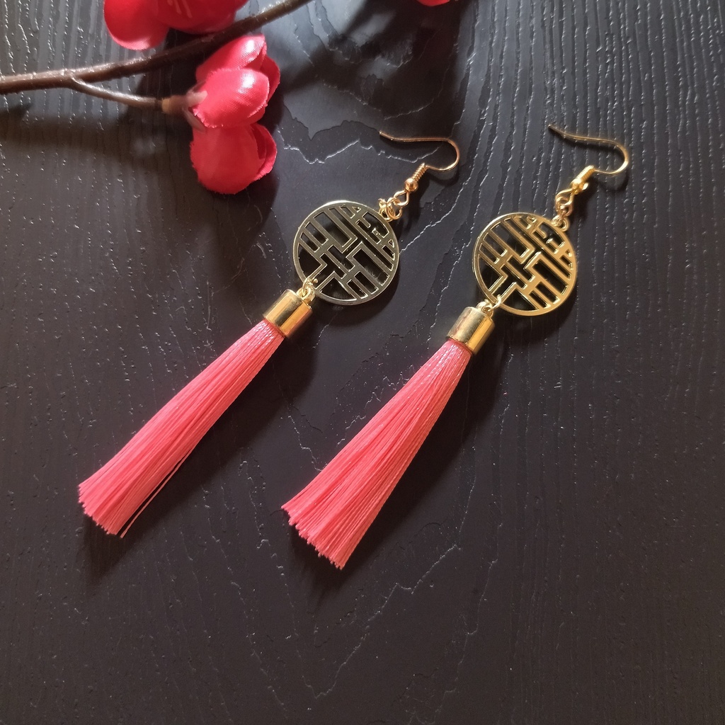 【和風】中華風チャームとタッセルのピアス（イヤリング）（ピンク）【チャイナ】【ダブルハピネス】【中華風】