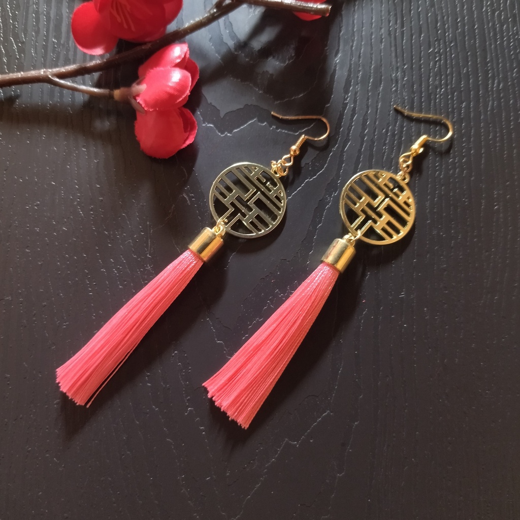 【和風】中華風チャームとタッセルのピアス(イヤリング)(ピンク)【チャイナ】【ダブルハピネス】【中華風】