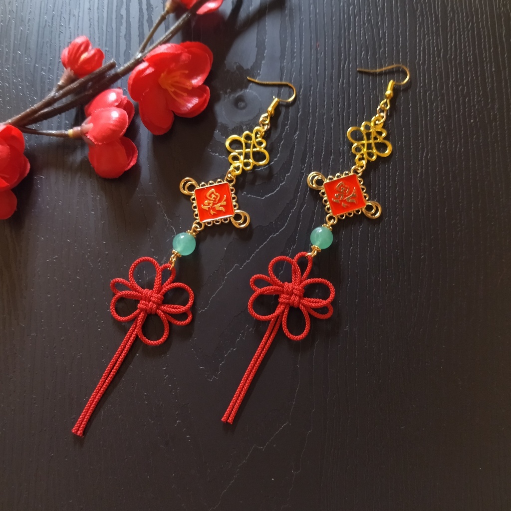 【チャイナ】倒福と吉祥結びのピアス(イヤリング)(色オーダー可)【中華風】【飾り結び】