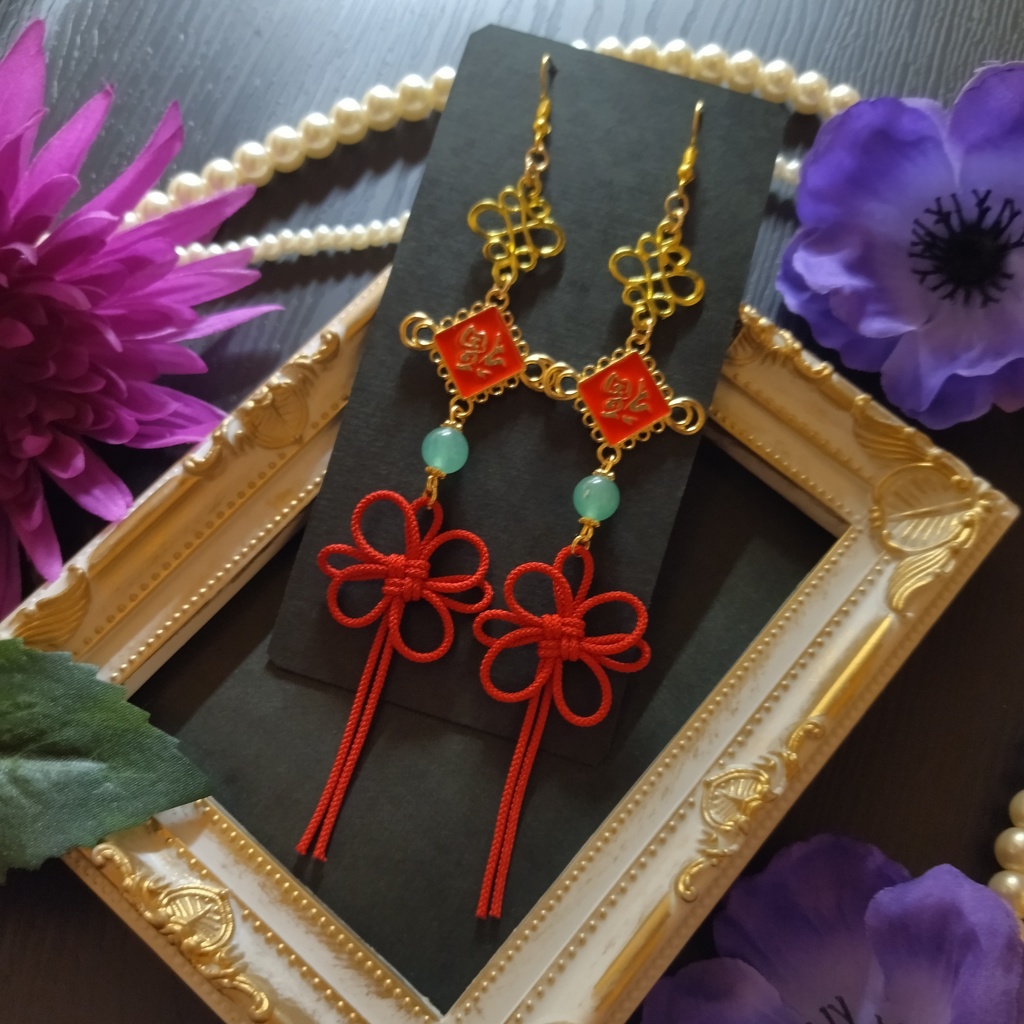 【チャイナ】倒福と吉祥結びのピアス(イヤリング)(色オーダー可)【中華風】【飾り結び】