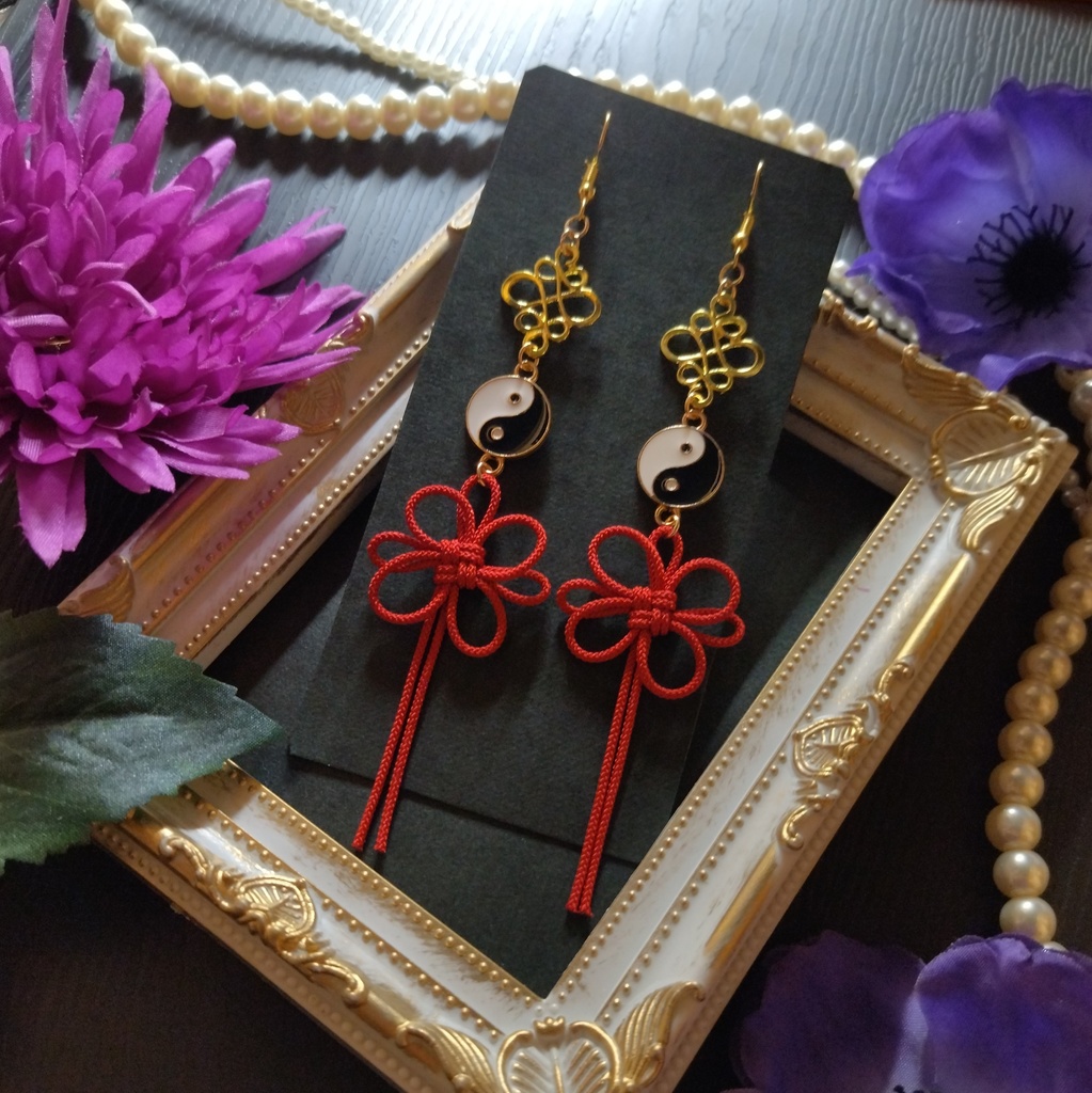 【和風】陰陽と吉祥結びのピアス(イヤリング)(イヤリング)(色オーダー可)【中華風】【チャイナ】