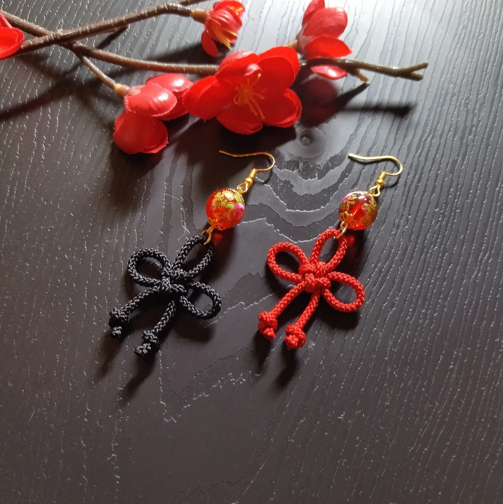 【和風】ガラス玉と几帳結びのピアス(イヤリング)(色オーダー可)【着物】【浴衣】【チャイナ】【中華風】