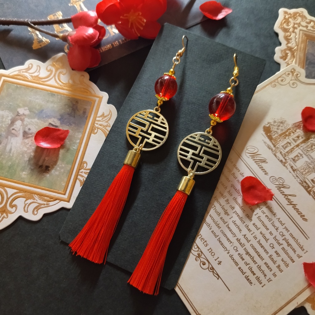 【チャイナ】双喜紋とガラス玉のピアス(イヤリング)(赤)【中華風】【ダブルハピネス】【推し活】【推し色】