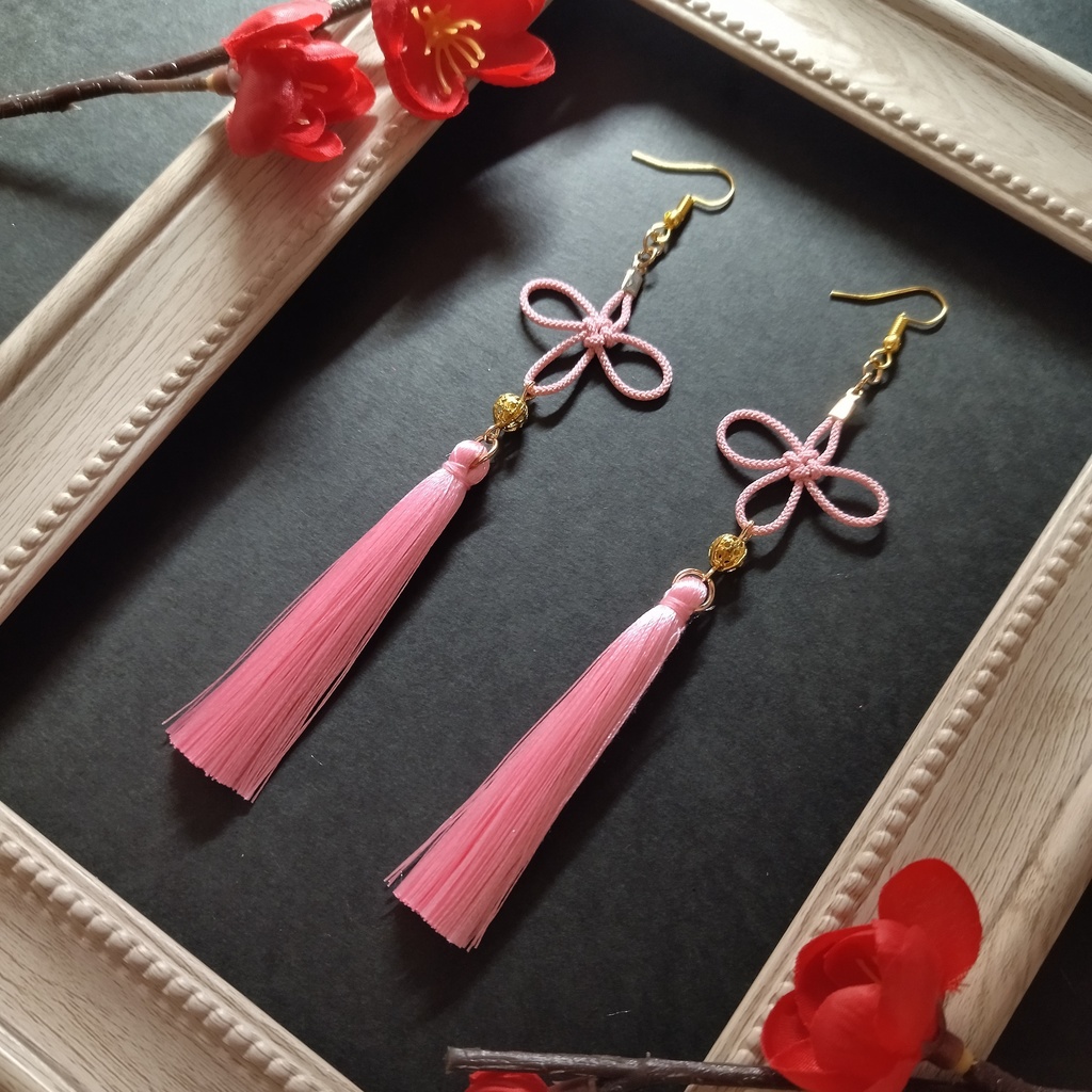 【和風】【ゴールドビーズ】几帳結びとタッセルのピアス(イヤリング)(薄ピンク)【チャイナ】【中華風】【成人式】【卒業式】