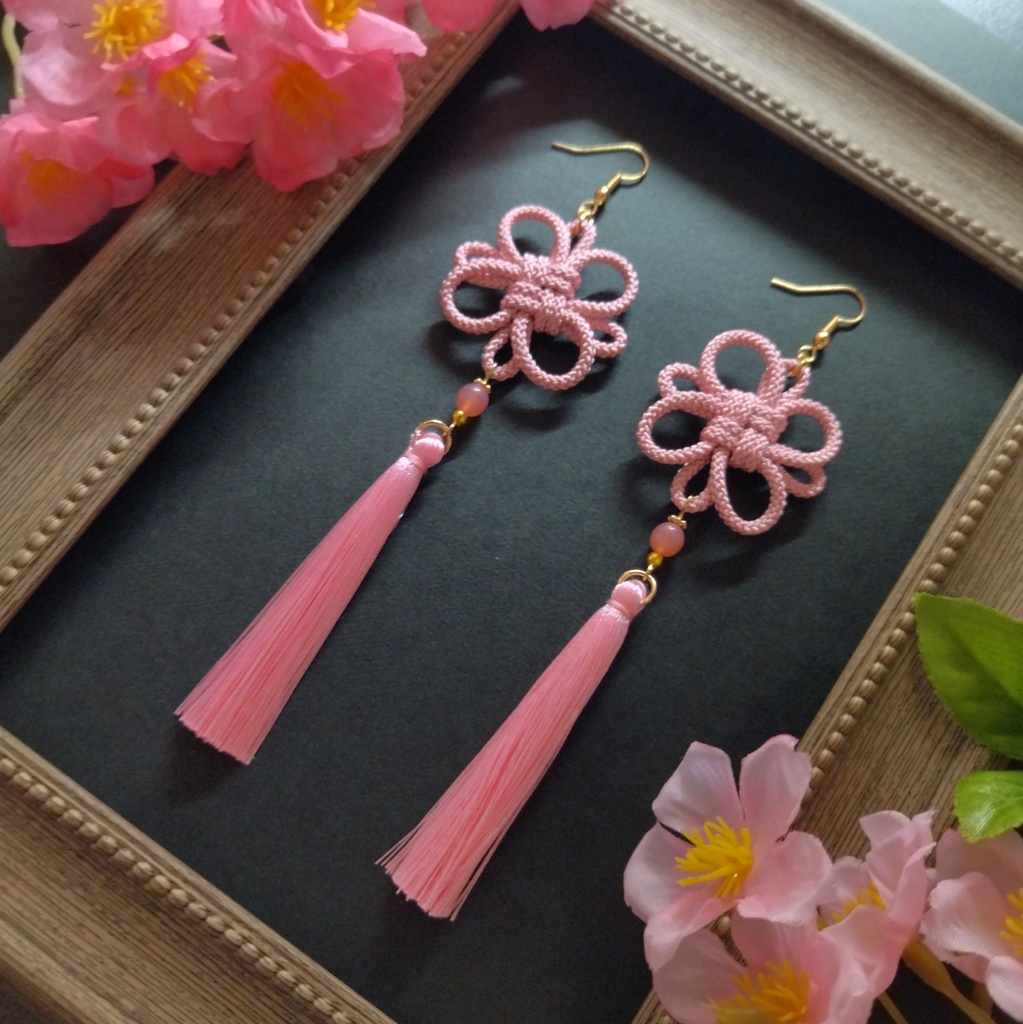 【和風】【太】吉祥結びとタッセルのピアス(イヤリング)(薄ピンク)【チャイナ】【中華風】【成人式】【卒業式】【和ロリ】【和ゴス】