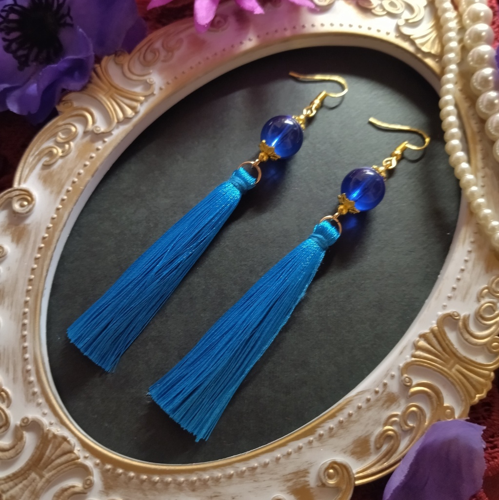 【和風】ガラス玉とタッセルのピアス(イヤリング)(薄青)【チャイナ】【中華風】【成人式】【卒業式】【推し活】【推し色】