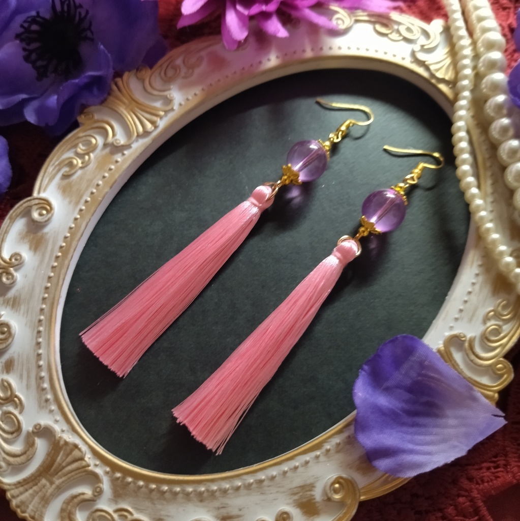 【和風】ガラス玉とタッセルのピアス（イヤリング）（薄ピンク）【チャイナ】【中華風】【着物】【袴】【浴衣】【推し色】【推し活】