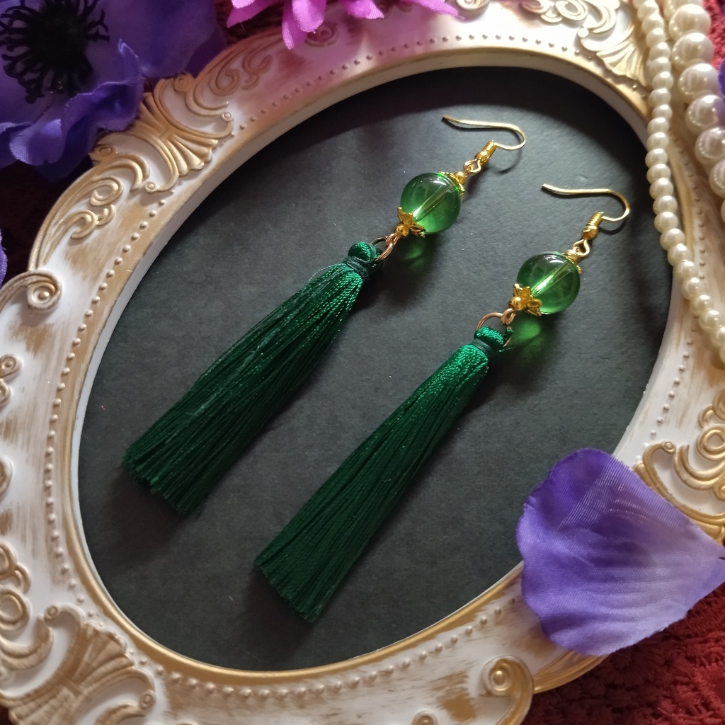 【和風】ガラス玉とタッセルのピアス(イヤリング)(緑)【チャイナ】【中華風】【成人式】【卒業式】【推し活】【推し色】