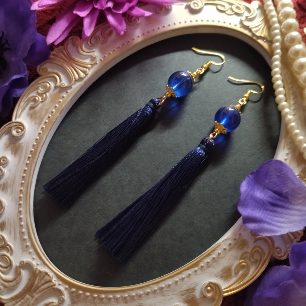 【和風】ガラス玉とタッセルのピアス(イヤリング)(紺)【チャイナ】【中華風】【推し活】【推し色】