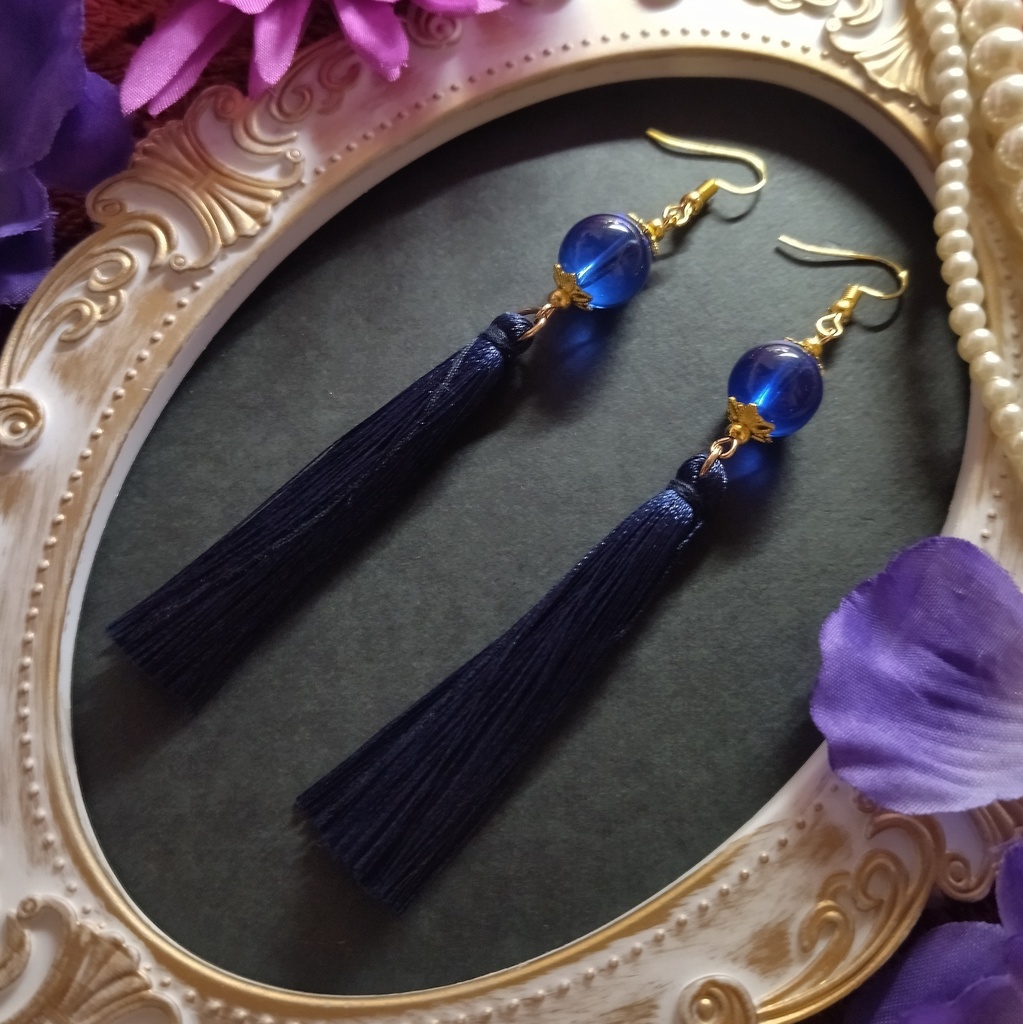 【和風】ガラス玉とタッセルのピアス(イヤリング)(紺)【チャイナ】【中華風】【推し活】【推し色】