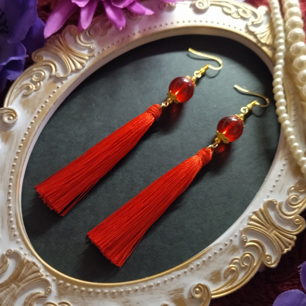 【和風】ガラス玉とタッセルのピアス(イヤリング)(赤)【チャイナ】【中華風】【推し活】【推し色】