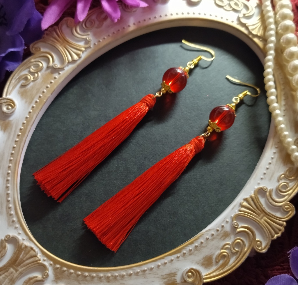 【和風】ガラス玉とタッセルのピアス(イヤリング)(赤)【チャイナ】【中華風】【推し活】【推し色】