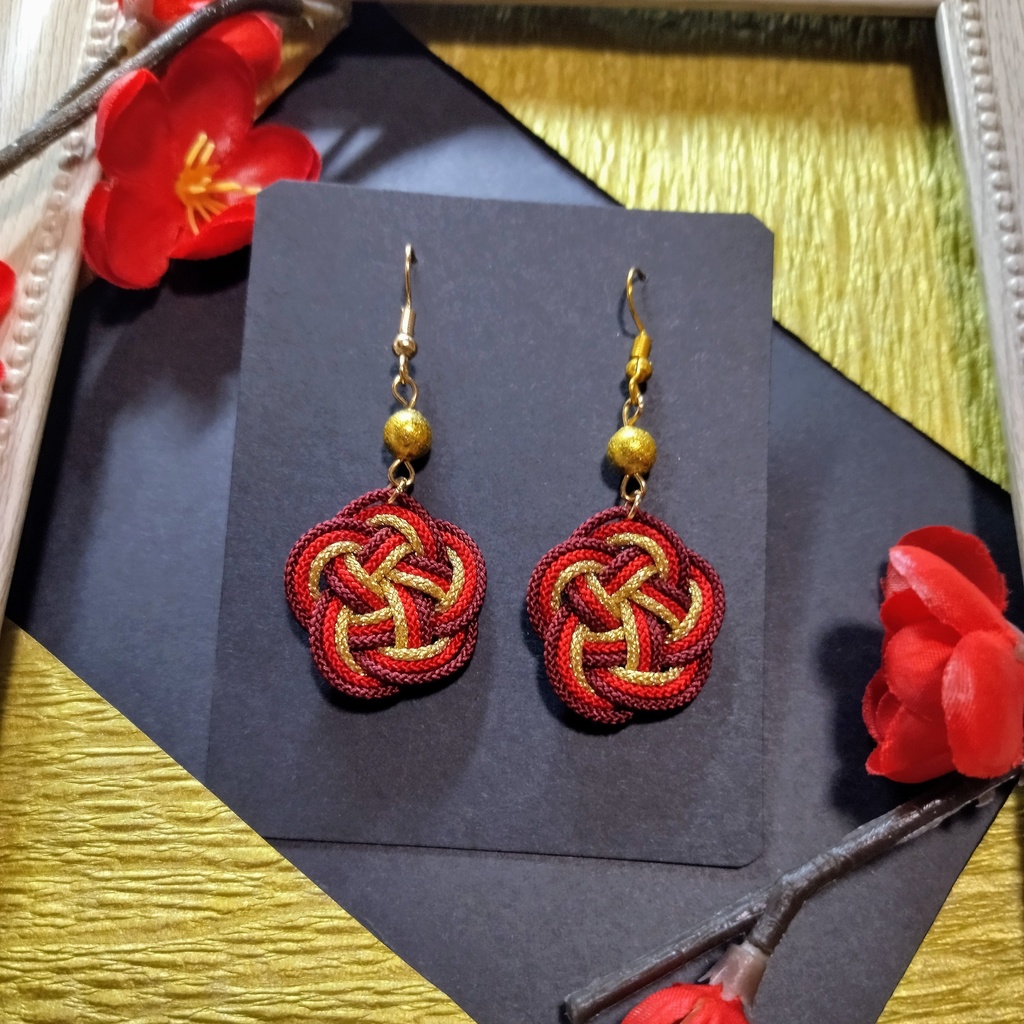【和風】梅結びのピアス(イヤリング)(色オーダー可)【着物】【袴】【浴衣】【成人式】【卒業式】【推し活】【推し色】