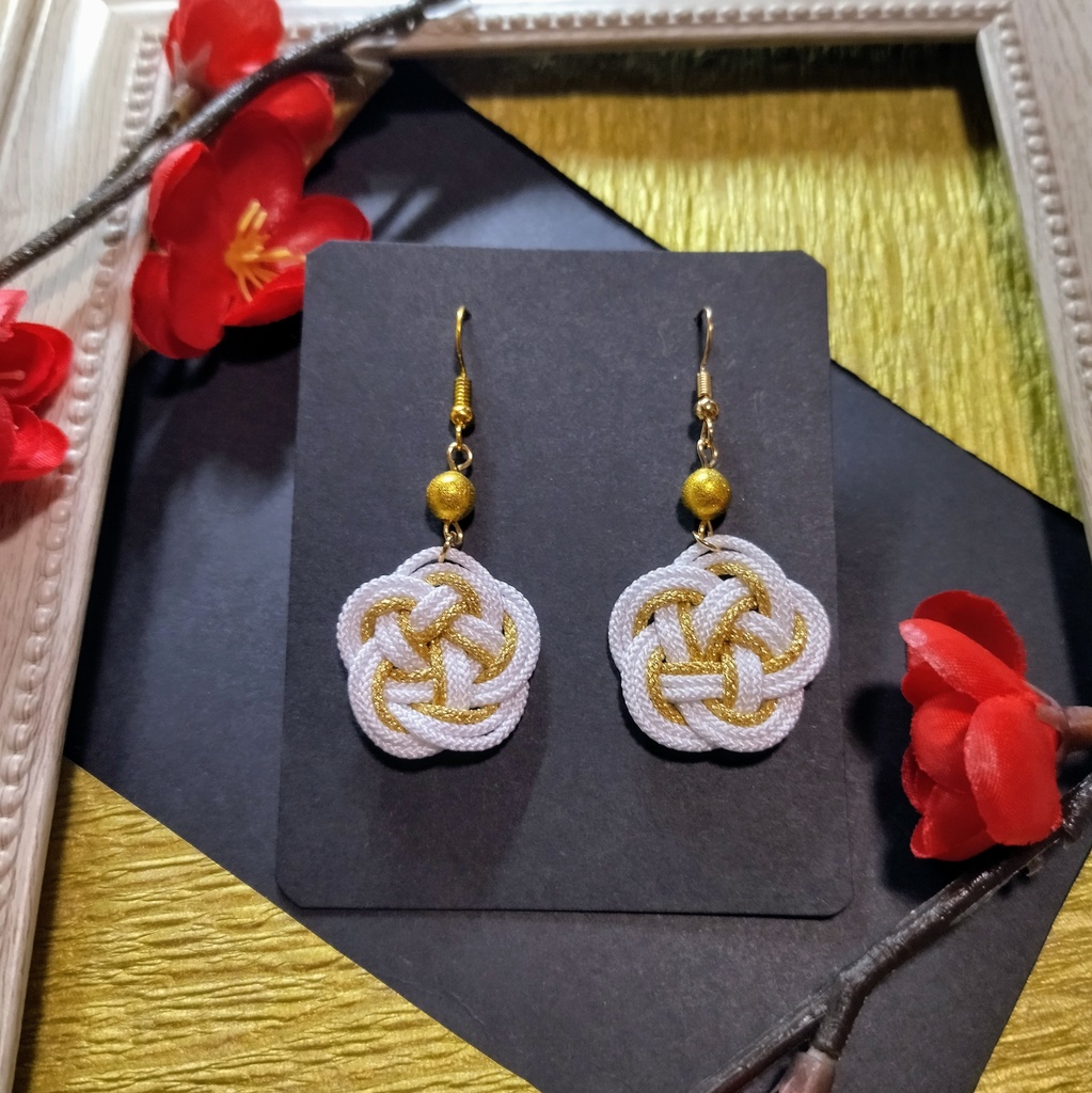 【和風】梅結びのピアス(イヤリング)(色オーダー可)【浴衣】【着物】【袴】【お祭り】【成人式】【卒業式】【推し色】【推し活】