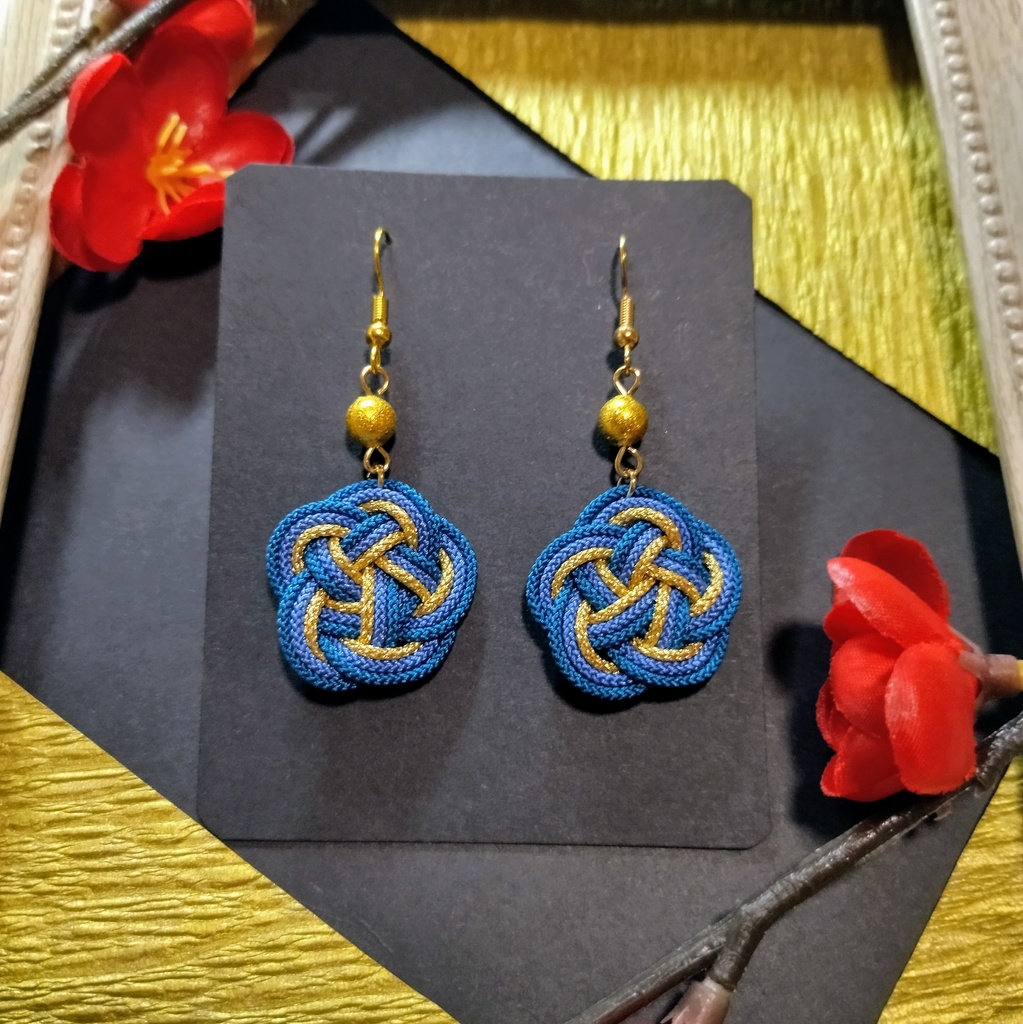 【和風】梅結びのピアス(イヤリング)(色オーダー可)【着物】【袴】【浴衣】【夏祭り】【推し活】【推し色】