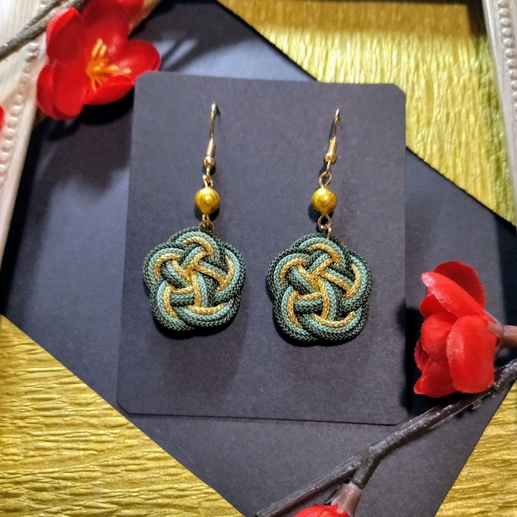 【和風】梅結びのピアス(イヤリング)(色オーダー可)【着物】【袴】【浴衣】【成人式】【卒業式】【推し色】【推し活】