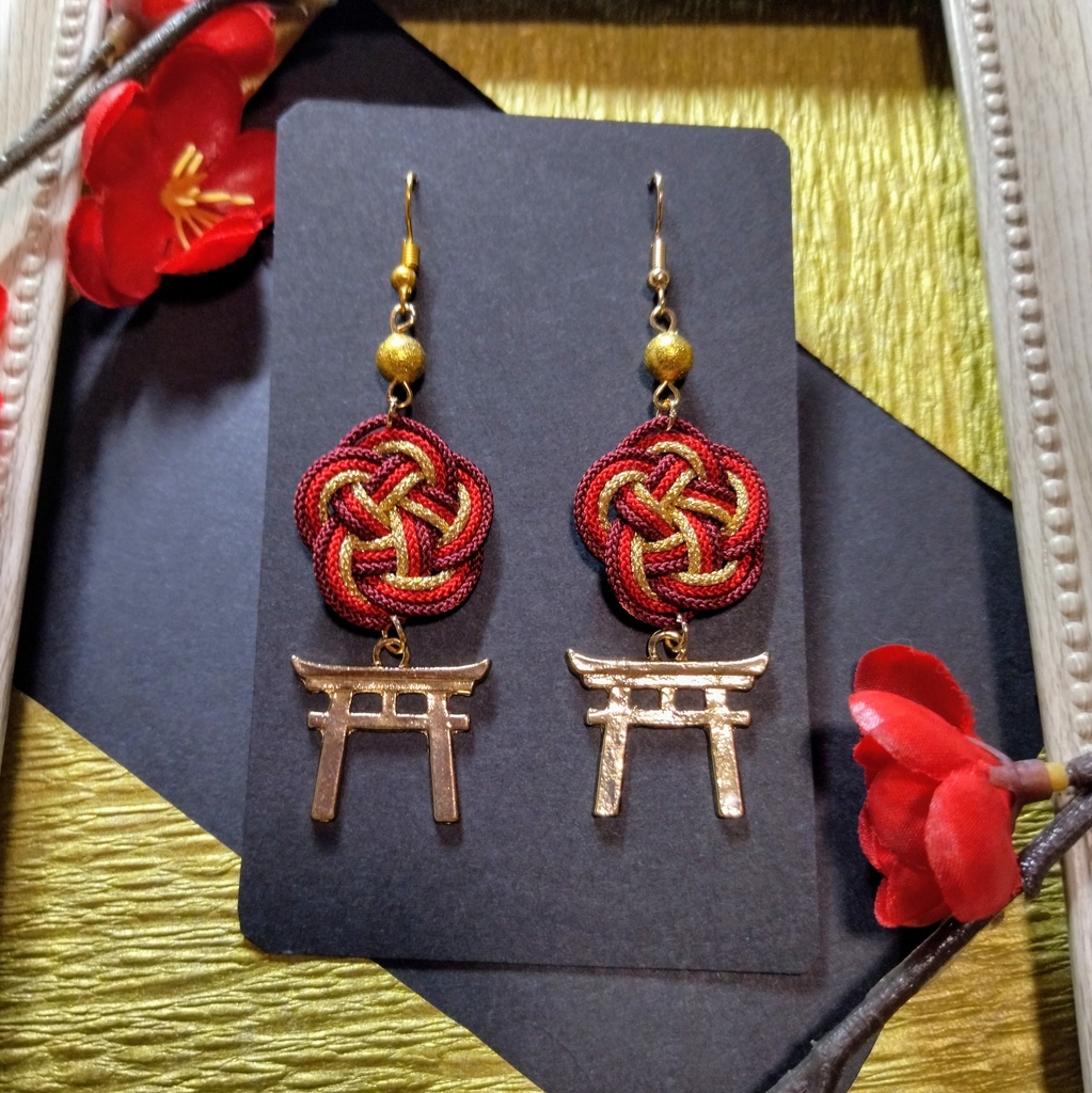 【和風】梅結びと鳥居のピアス（イヤリング）（色オーダー可）【着物】【袴】【浴衣】【成人式】【卒業式】