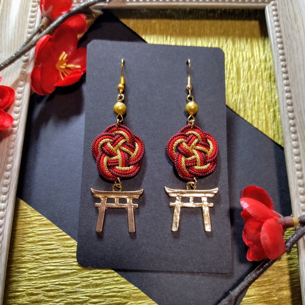 【和風】梅結びと鳥居のピアス(イヤリング)(色オーダー可)【着物】【袴】【浴衣】【成人式】【卒業式】