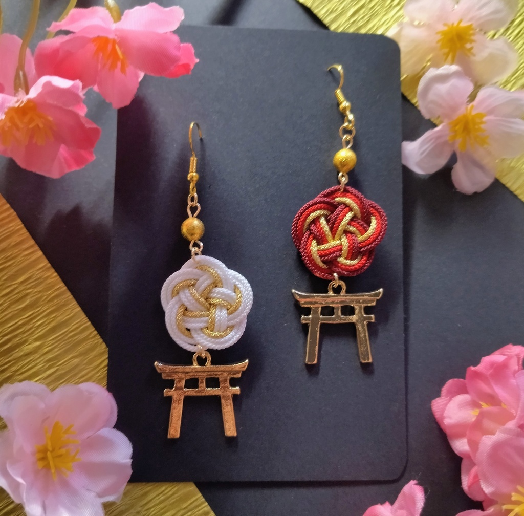 【和風】梅結びと鳥居のピアス（イヤリング）（色オーダー可）【着物】【浴衣】【袴】【和装】【和ゴス】【和ロリ】