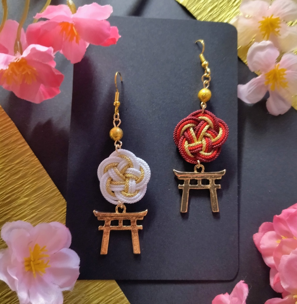 【和風】梅結びと鳥居のピアス(イヤリング)(色オーダー可)【着物】【浴衣】【袴】【和装】【和ゴス】【和ロリ】