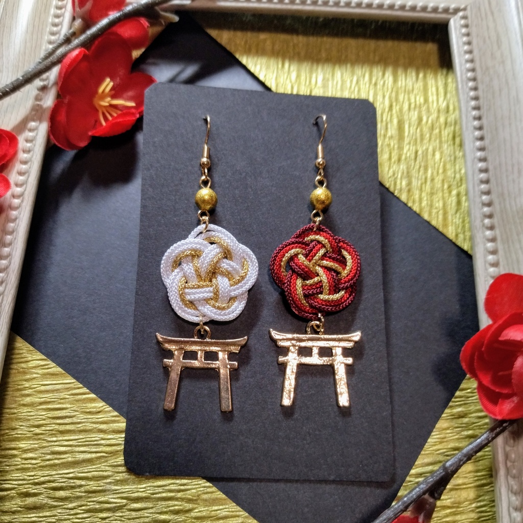 【和風】梅結びと鳥居のピアス(イヤリング)(色オーダー可)【着物】【浴衣】【袴】【和装】【和ゴス】【和ロリ】