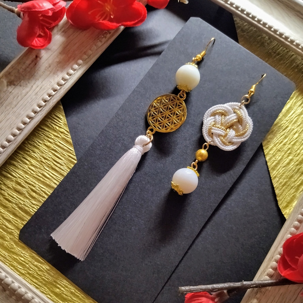 【和風】梅結びのアシンメトリーピアス(イヤリング)(色オーダー可)【チャイナ】【中華風】【着物】【浴衣】【推し活】【推し色】