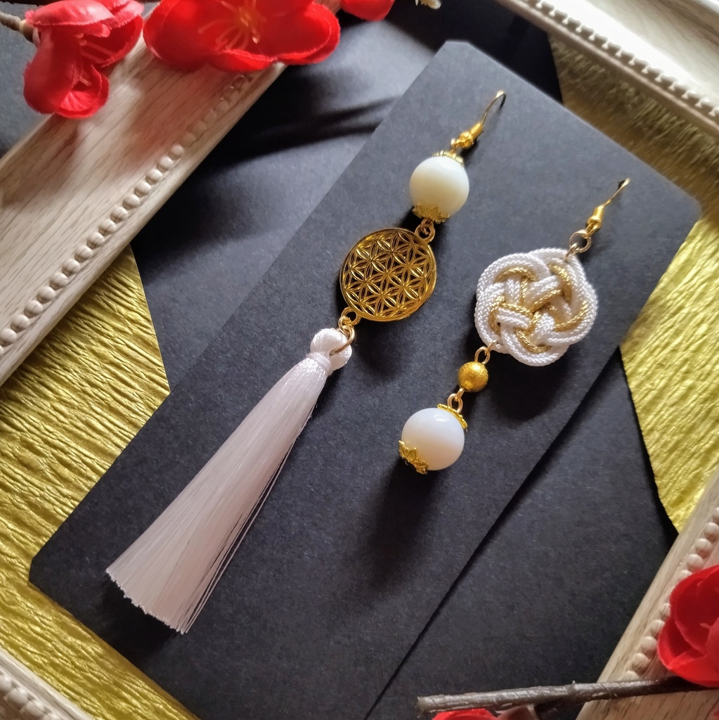 【和風】梅結びのアシンメトリーピアス(イヤリング)(色オーダー可)【チャイナ】【中華風】【着物】【浴衣】【推し活】【推し色】