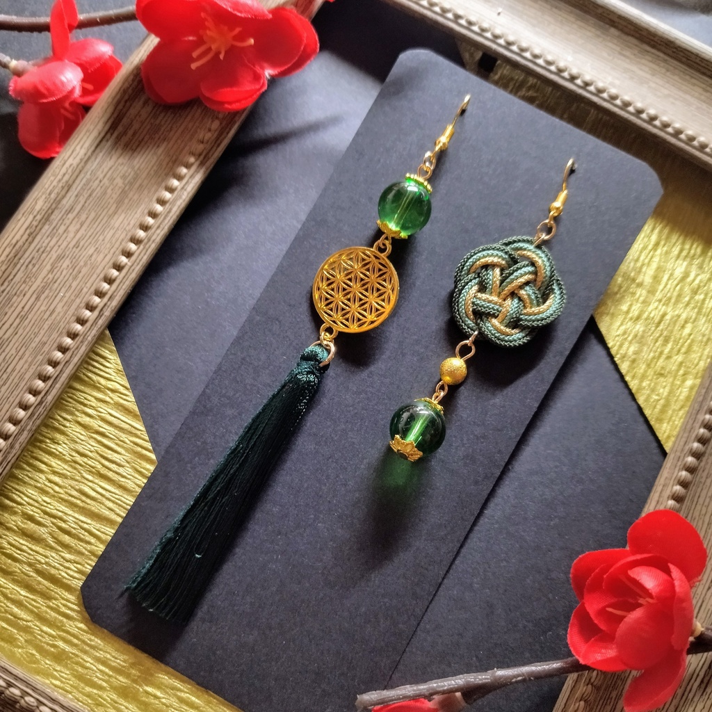 【和風】梅結びのアシンメトリーピアス(イヤリング)(色オーダー可)【チャイナ】【中華風】